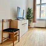 Calm & Sunny Apartment With Free Parking