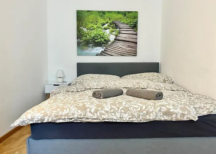 Calm & Sunny Apartment With Free Parking