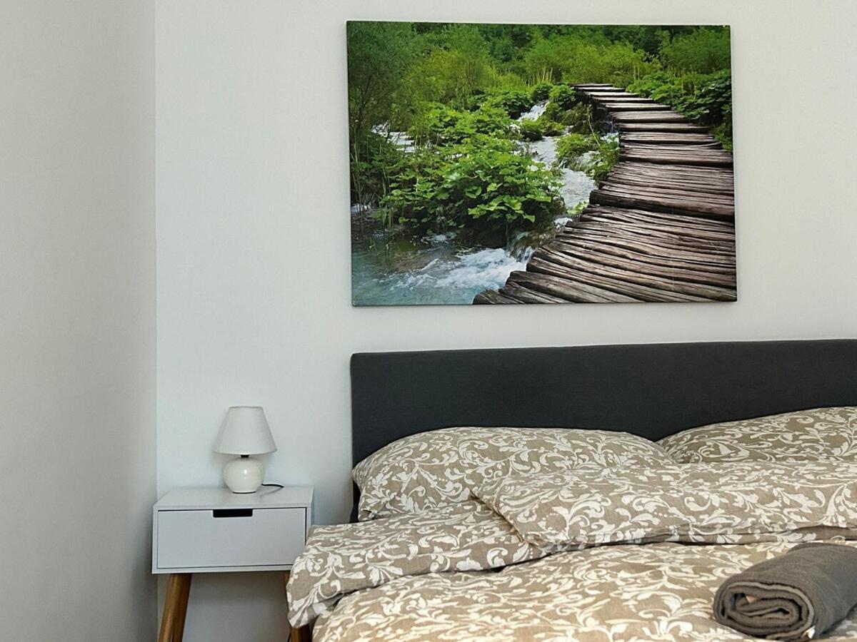 Calm & Sunny With Free Parking Apartment *