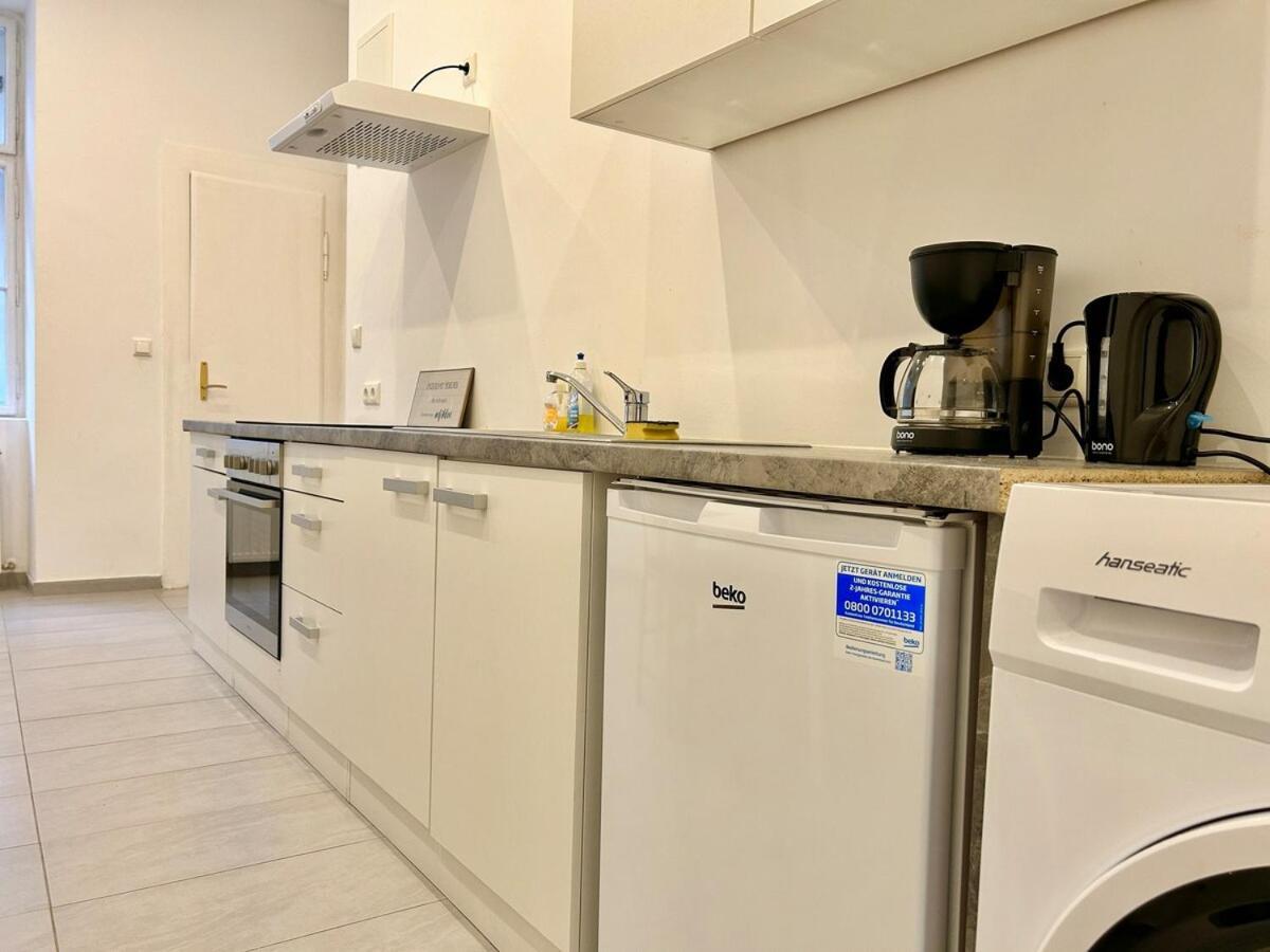 Calm & Sunny With Free Parking Apartment Wien