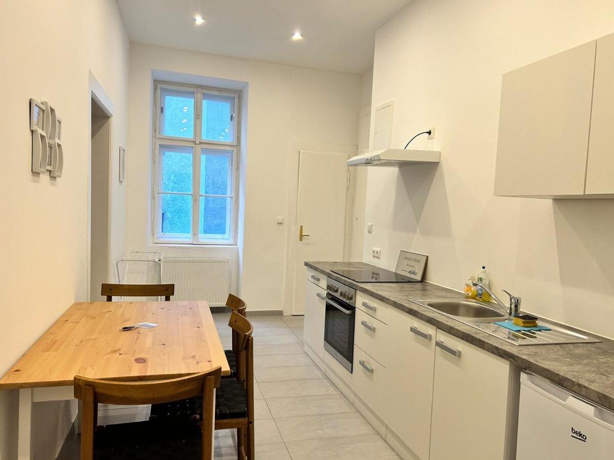 Calm & Sunny With Free Parking Apartment Wien